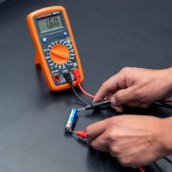MULTIMETRO DIGITAL PARA MANTENIMIENTO BASICO
