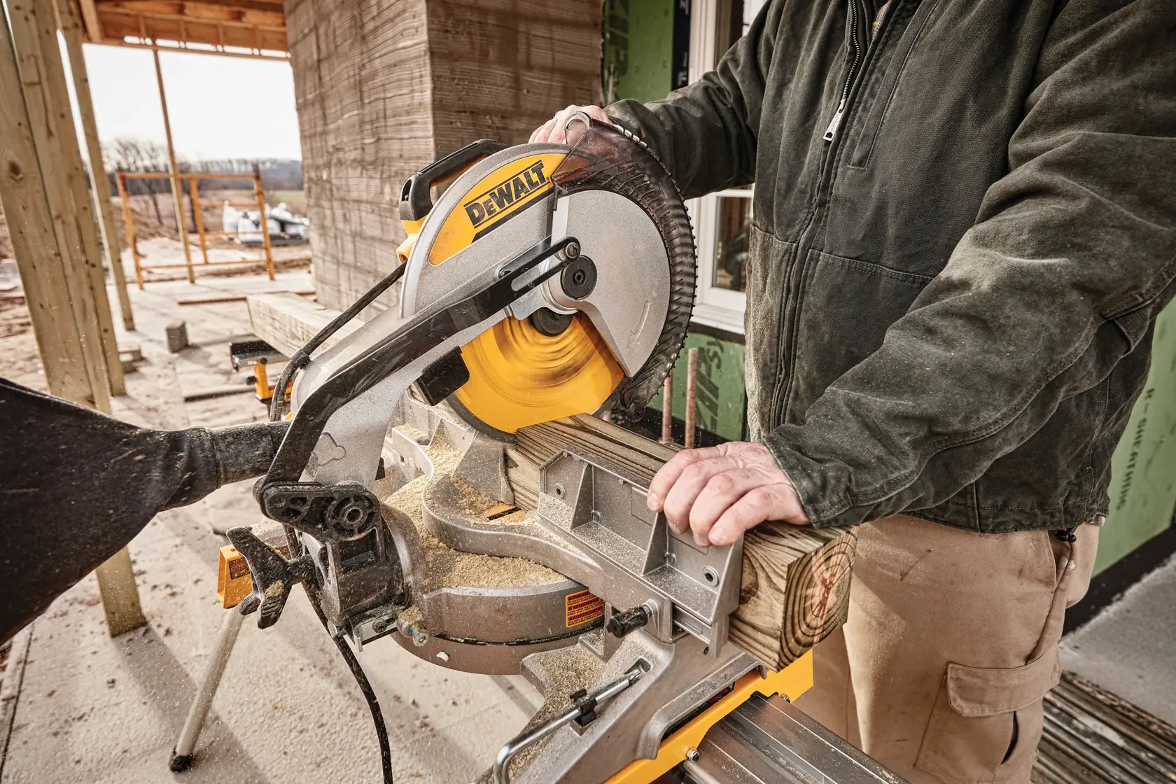 ACOLILLADORA-DEWALT-DWS715-1.-Ferreteria-Rhino.