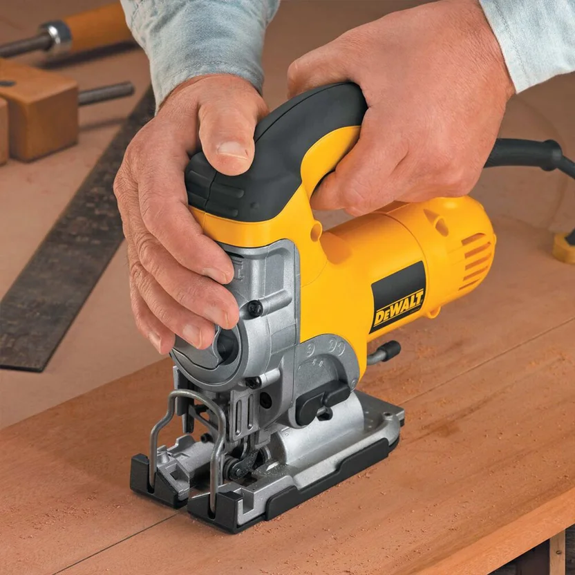 Sierra Caladora Industrial DeWalt 700W 3.000 CPM DW331K - Image 4