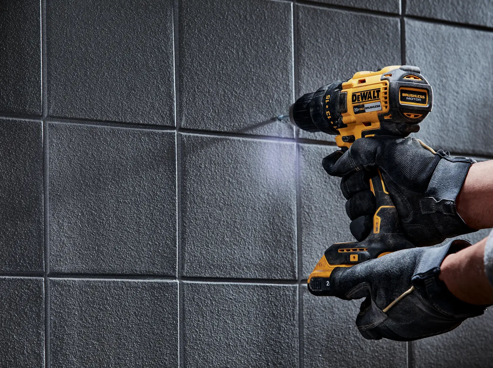 Taladro percutor DCD7781 D2 DEWALT vista 3