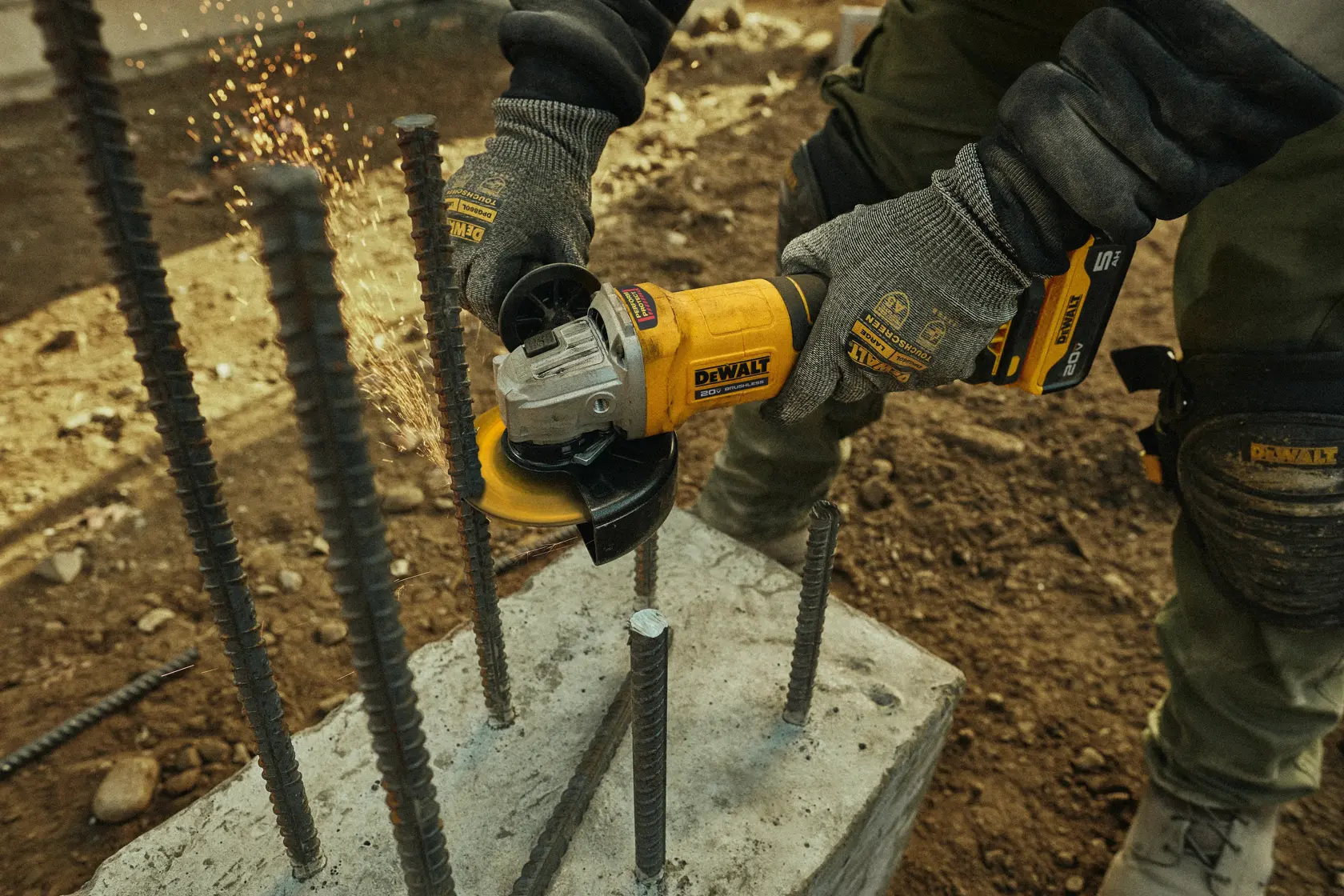 Pulidora inalámbrica DCG408P2 DEWALT