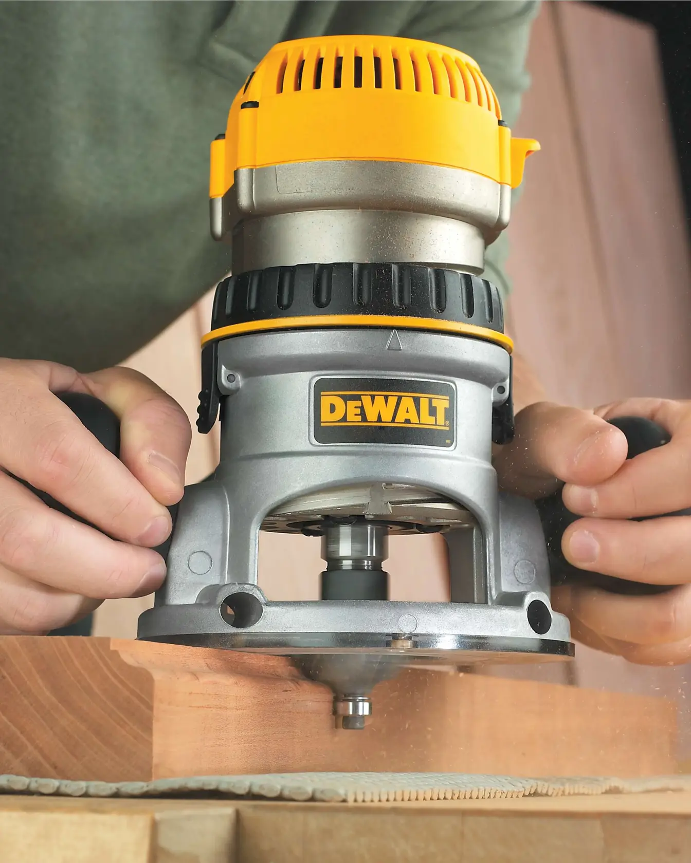 Ruteadora DW616 DEWALT vista 3