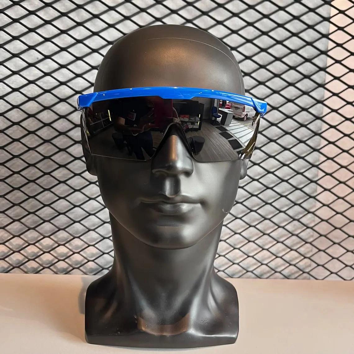 Gafas unilente oscuro zubiola